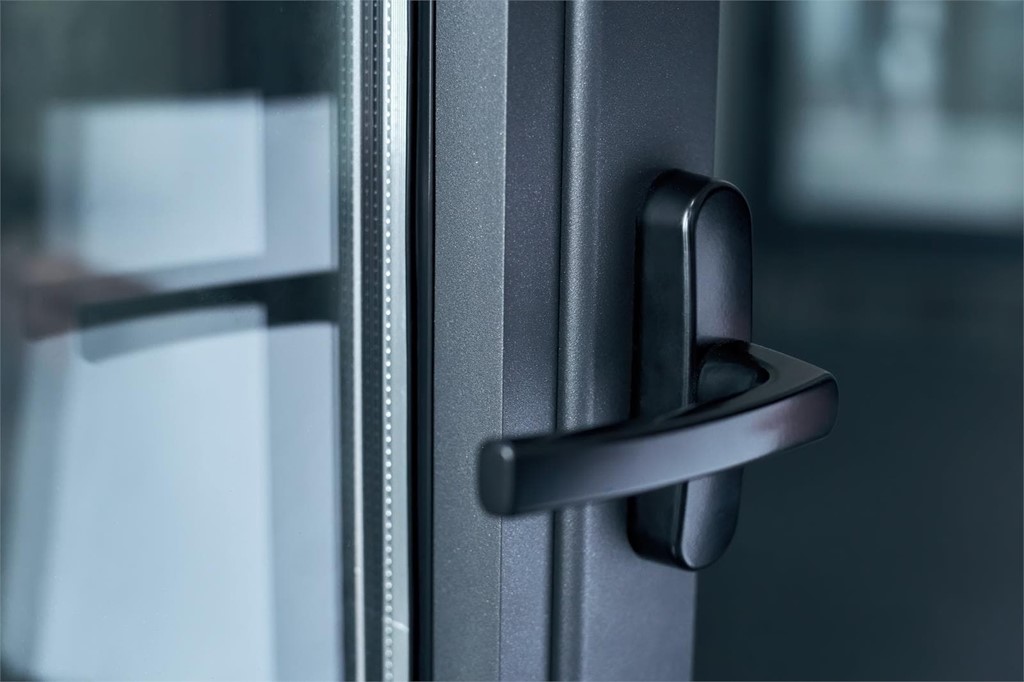 Puerta de exterior de PVC o aluminio: ¿cuál es mejor?